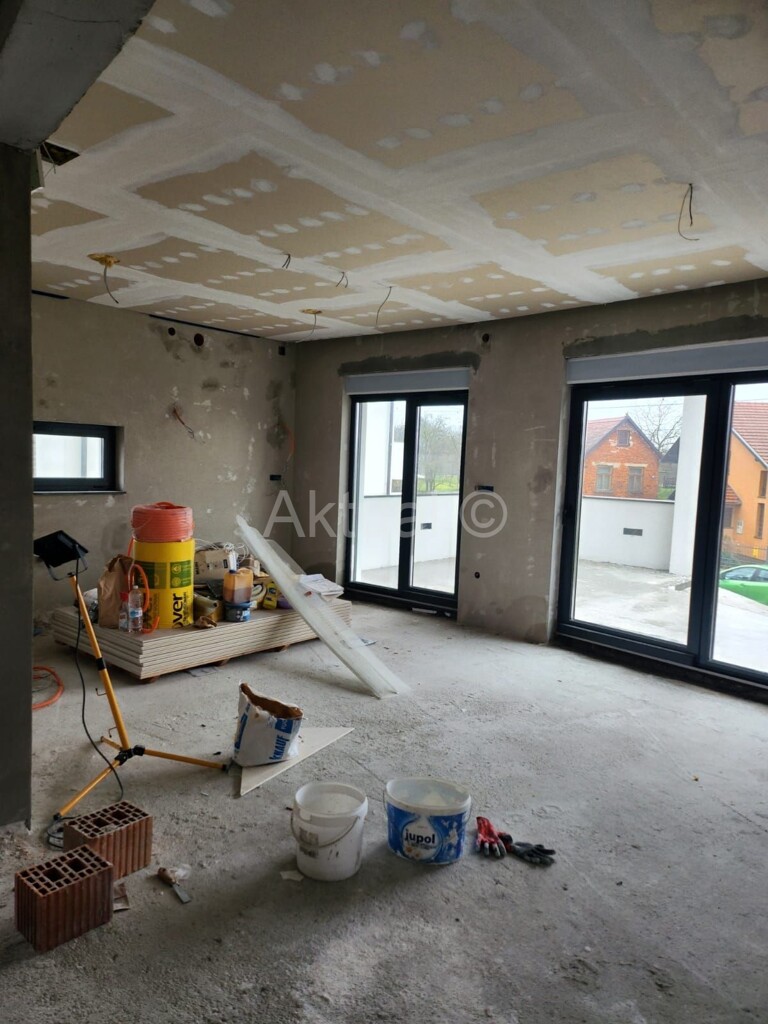Image 5323844 - 11