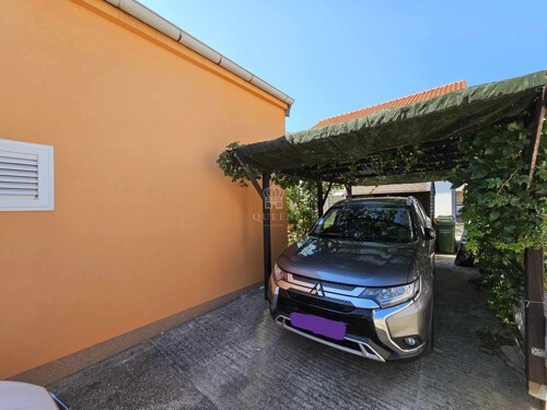 Samostojeća kuća sa 2 apartmana-ODMAH MOGUĆE PREUZIMANJE