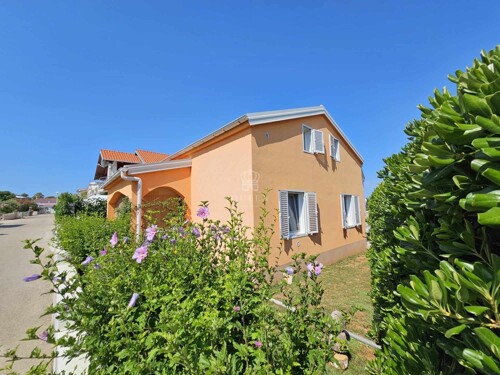Samostojeća kuća sa 2 apartmana-ODMAH MOGUĆE PREUZIMANJE