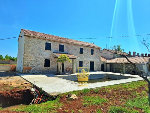 Istra, Barban, obnovljena stancija 180 m2 sa bazenom, okućnica 2000 m2 (prodaja)