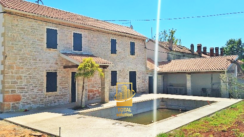 Istra, Barban, obnovljena stancija 180 m2 sa bazenom, okućnica 2000 m2 (prodaja)