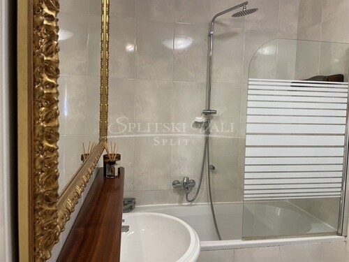 Thumbnail 5368550 - 13