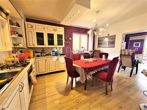 Thumbnail 5368870 - 2