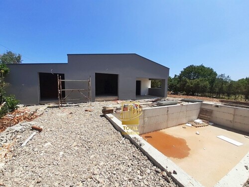 Istra, Barban, 1.5km od mora, kuća 155 m2 sa bazenom, okućnica 1200 m2 (prodaja)