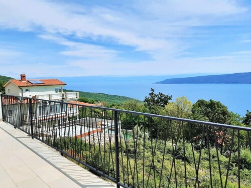 Istra Zagorje, kuća 100 m2 sa prekrasnim pogledom na Kvarnerski zaljev (prodaja)