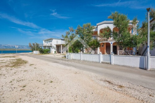 Apartmanska kuća prvi red do mora - Vir