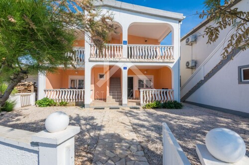 Apartmanska kuća prvi red do mora - Vir