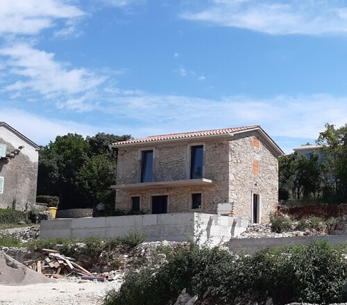 Istra, Trget, kuća 90 m2 sa bazenom, pogled na more, 450 m od mora (prodaja)