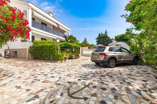 Thumbnail 5381516 - 2