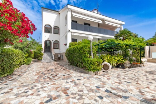 Thumbnail 5381516 - 1