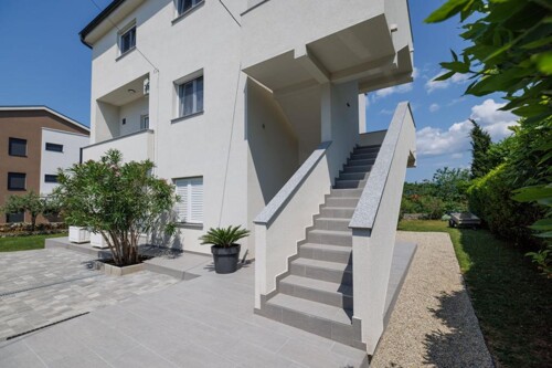 Thumbnail 5382170 - 7