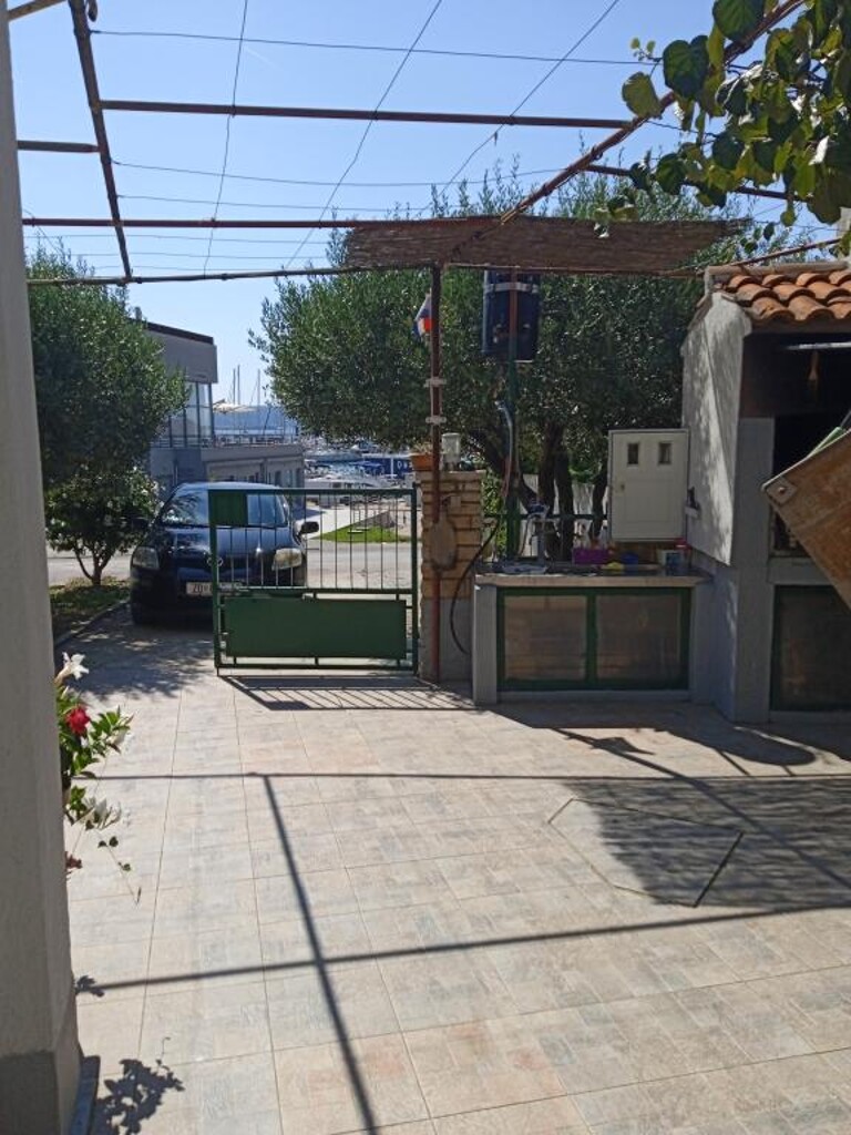 Image 5382542 - 7