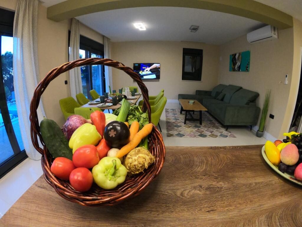 Image 5382645 - 17