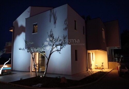 Thumbnail 5393158 - 11