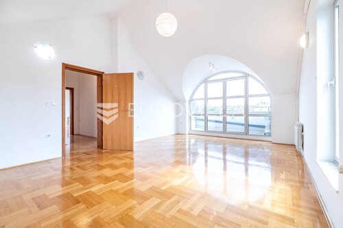 Zagreb, Malešnica stan na trećem katu 110 m2