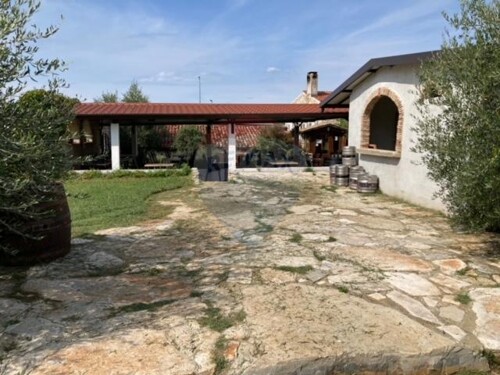 Momjan okolica, konoba, sobe za turistički najam i građevins