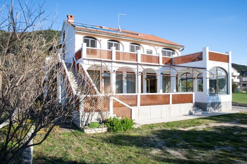 Otok Rab, ugostiteljski objekt 306m2 + apartmani na 2 etaže,