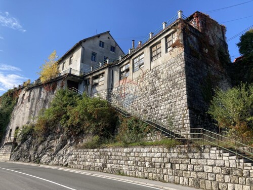Slunj, zgrada hotela 2400 m2 sa projektom - CIJENA NA UPIT