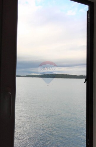 Istra, Rovinj, stan/poslovni prostor 55m2, prvi red do mora!