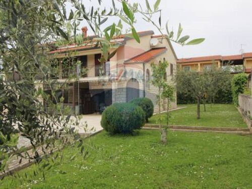 Poreč - okolica, samostojeća kuća s okućnicom od 1400m2