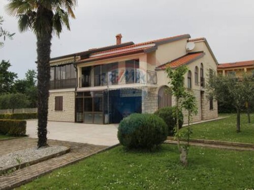 Poreč - okolica, samostojeća kuća s okućnicom od 1400m2