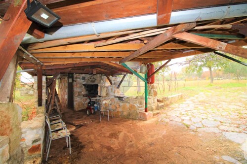 Rovinj,kuća 70m2 na velikoj okućnici-6500m2-za investiciju