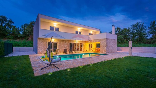 Istra, okolica Svetvinčenta, moderna villa s bazenom