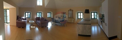 OPATIJA- strogi centar, dvoetažan stan 185 m2, 2. red od mo