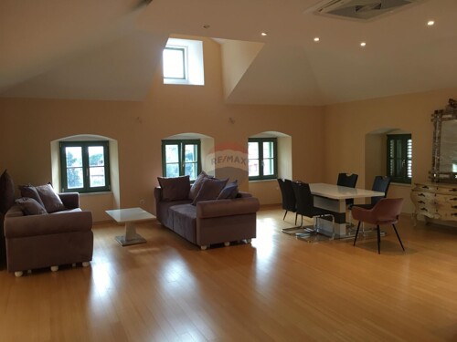 OPATIJA- strogi centar, dvoetažan stan 185 m2, 2. red od mo