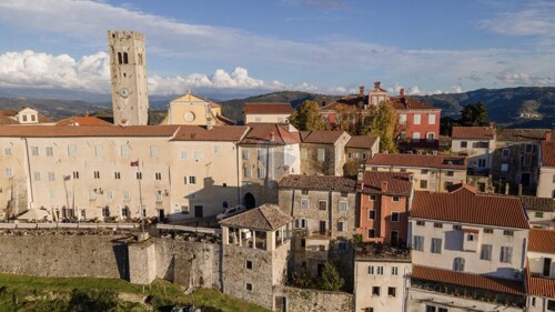 Motovun, kamena kuća s lijepim pogledom