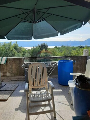 OTOK KRK,PINEZIĆI kuća sa tri apartmana