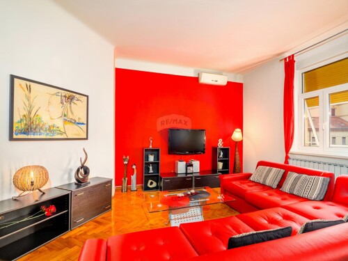 RIJEKA, CENTAR- gospodski stan 152 m2, 4S+DB, balkon, lift,