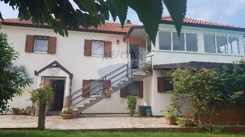 Istra, Umag, obiteljski pansion sa bazenom svega 1,5 km od m