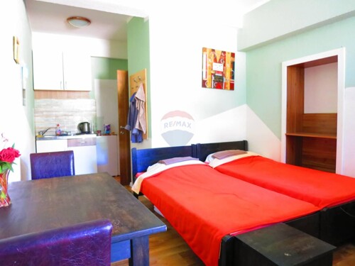 TAR - kuća sa 4 apartmana na prodaju