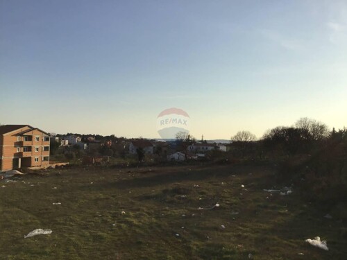 Medulin, građevinsko zemljište 700m od mora, 4408m2