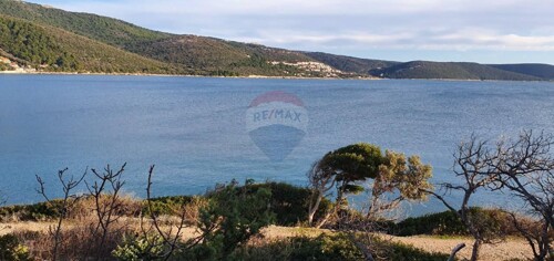 OTOK CRES - MARTINŠĆICA - ATRAKTIVNO ZEMLJIŠTE UZ MORE