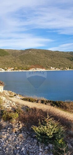 OTOK CRES - MARTINŠĆICA - ATRAKTIVNO ZEMLJIŠTE UZ MORE