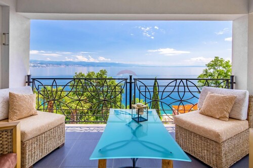 OPATIJA- luksuzan penthouse, sa terasom 80 m2, okućnicom 180