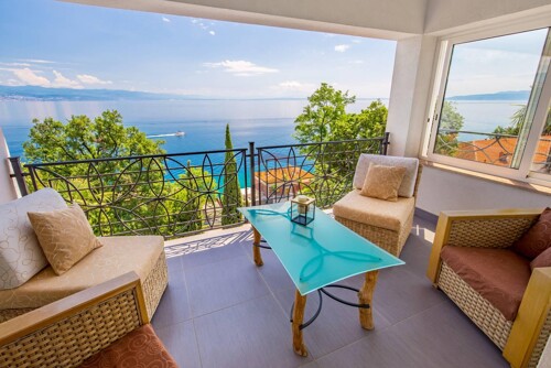OPATIJA- luksuzan penthouse, sa terasom 80 m2, okućnicom 180