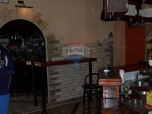 Istra,Pula,stambeni prostor: caffe bar/stan