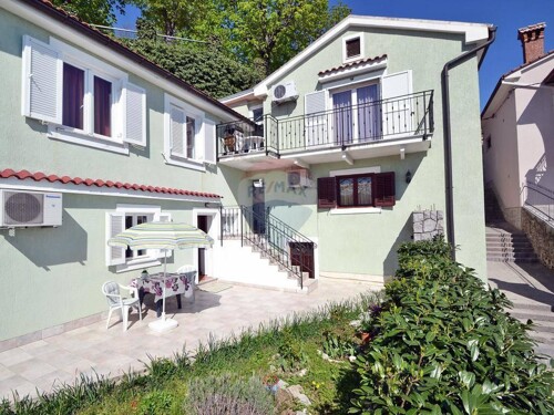 KASTAV- centar samostojeća kuća 180 m2 sa otvorenim pogledom