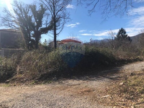 Odličan građevinski teren od 1011 m2,centar Matulja- ekskluz