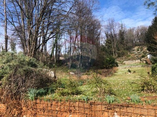 Odličan građevinski teren od 827 m2,centar Matulja- ekskluzi
