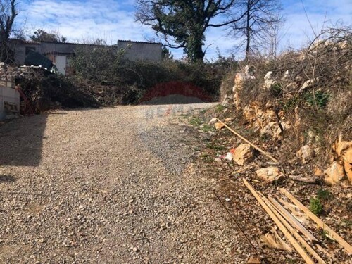 Odličan građevinski teren od 881 m2,centar Matulja- ekskluzi