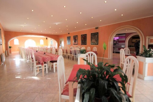 RUPA- restoran sa 250 sjedećih mjesta, 7 soba, teniskim tere