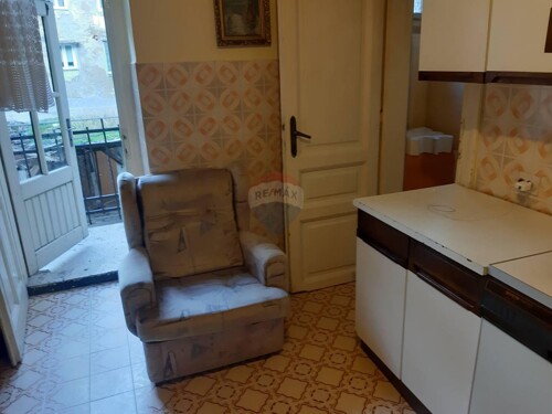 Centar-Stan od 180m2 na prvom katu za najam