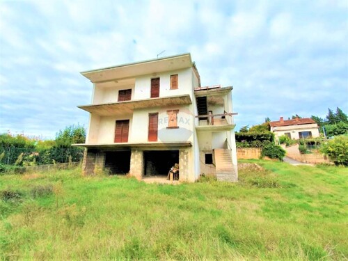 Istra,Savudrija-Nedovršena kuća puna potencijala