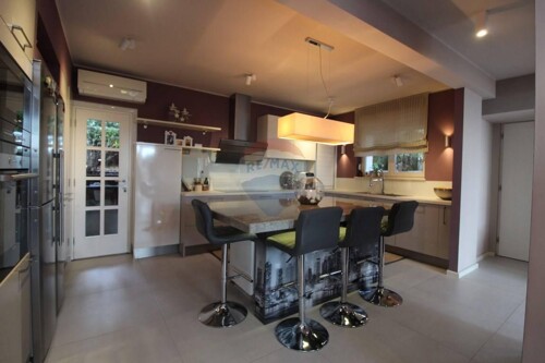 OPATIJA - DVOETAŽNI STAN 260 m2 - NOVOUREĐEN