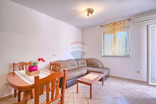 Istra, Premantura, kuća sa 13 apartmana i pogledom na more