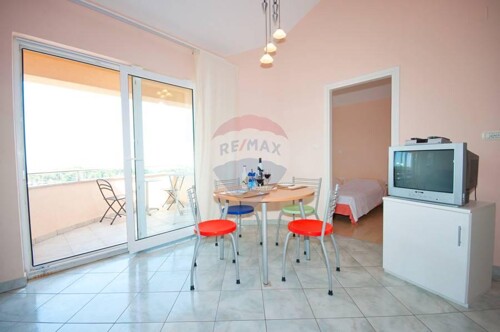 Istra, Premantura, kuća sa 13 apartmana i pogledom na more